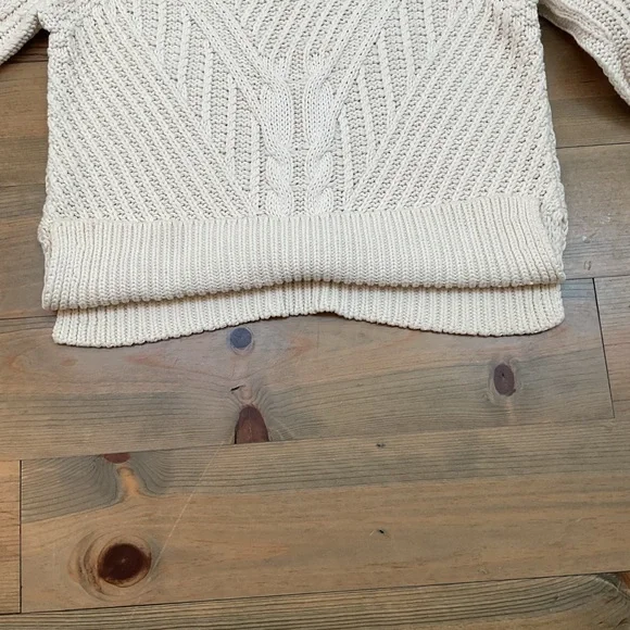 525 AMERICAN CREAM CABLE KNIT CHUNKY SWEATER